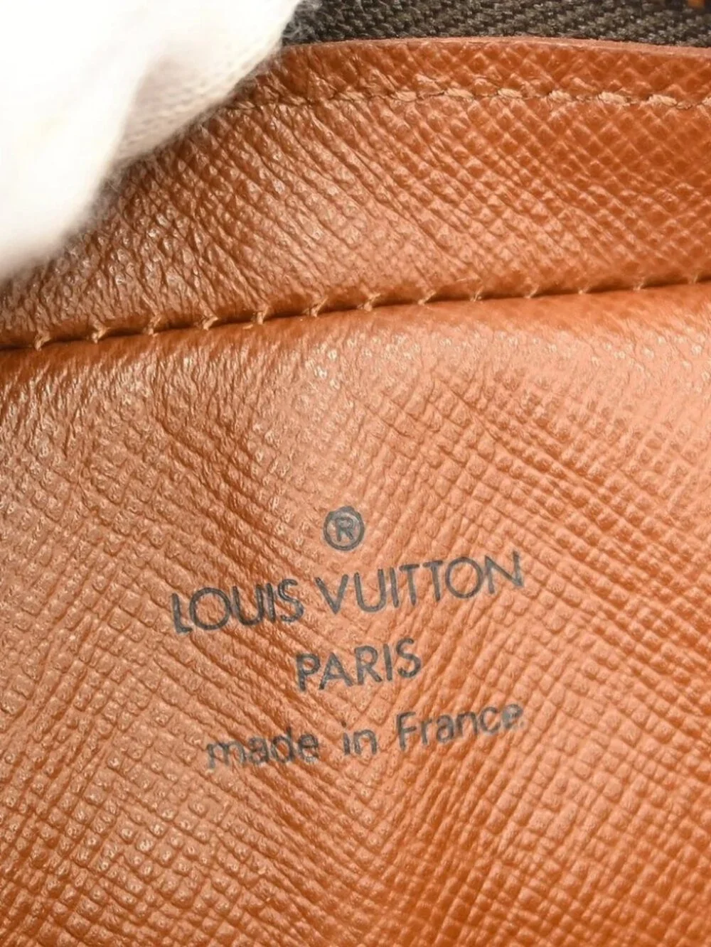 Louis Vuitton material 	ab 21